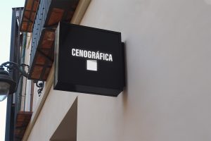 cenografica_mockup_placa